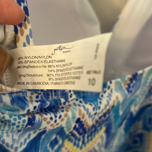 GOTTEX FULL COVERAGE V-NECK ONE PIECE SWIMSUIT - Picture 7 of 7